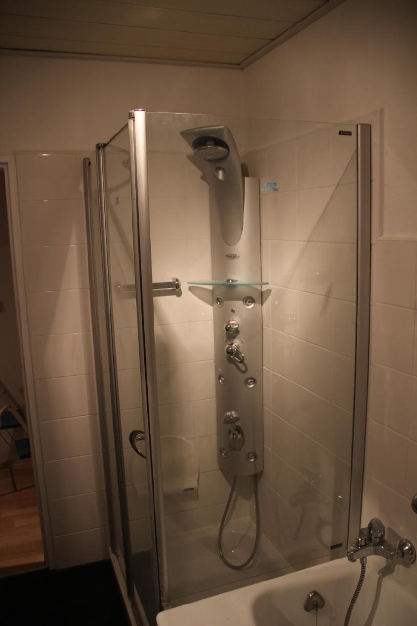 Ferienwohnung Mit 4 Schlafzimmer Fuer 2 Bis 9 Gaeste----Apartment With 4 Bedrooms For 2 To 9 Guests Nürnberg Exteriör bild