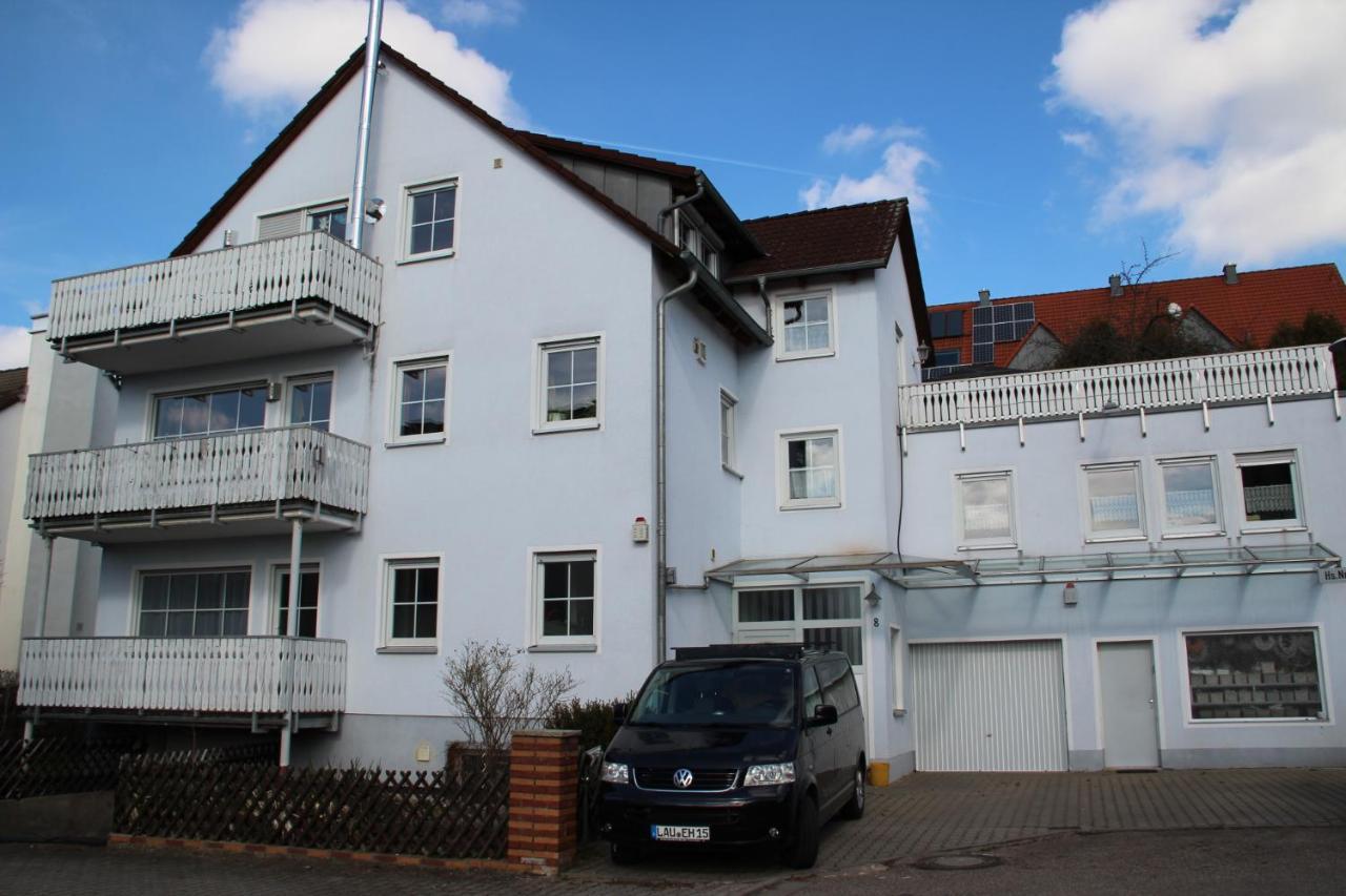 Ferienwohnung Mit 4 Schlafzimmer Fuer 2 Bis 9 Gaeste----Apartment With 4 Bedrooms For 2 To 9 Guests Nürnberg Exteriör bild