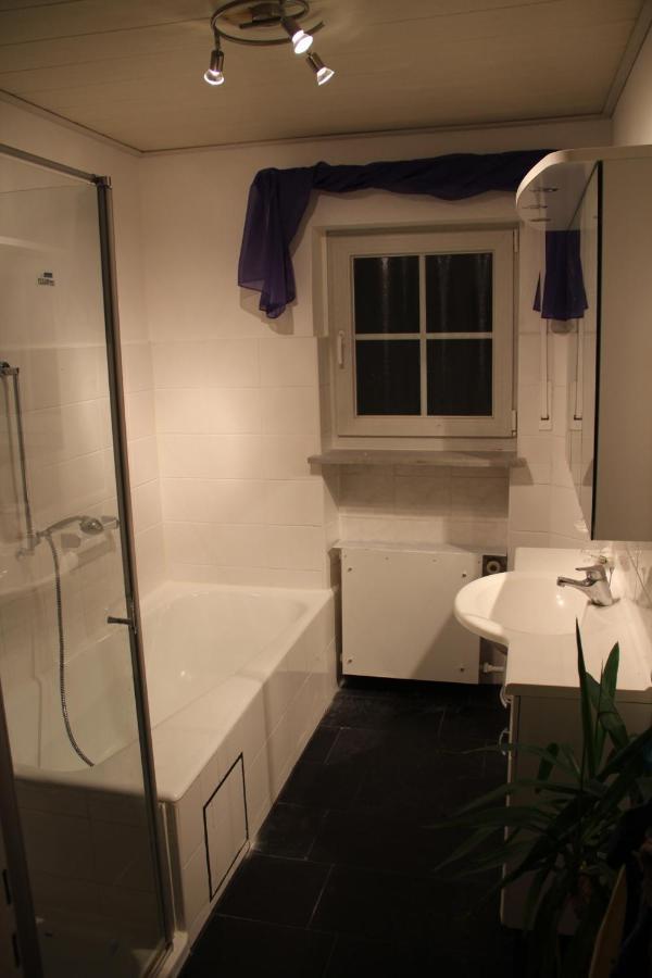 Ferienwohnung Mit 4 Schlafzimmer Fuer 2 Bis 9 Gaeste----Apartment With 4 Bedrooms For 2 To 9 Guests Nürnberg Exteriör bild